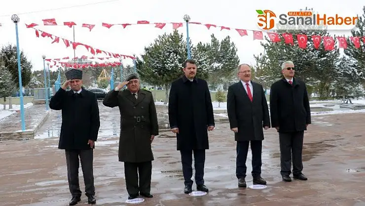 Sivas'ta korona tedbirli anma