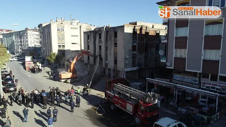 Sivas'ta metruk binalar binalar yıkılıyor