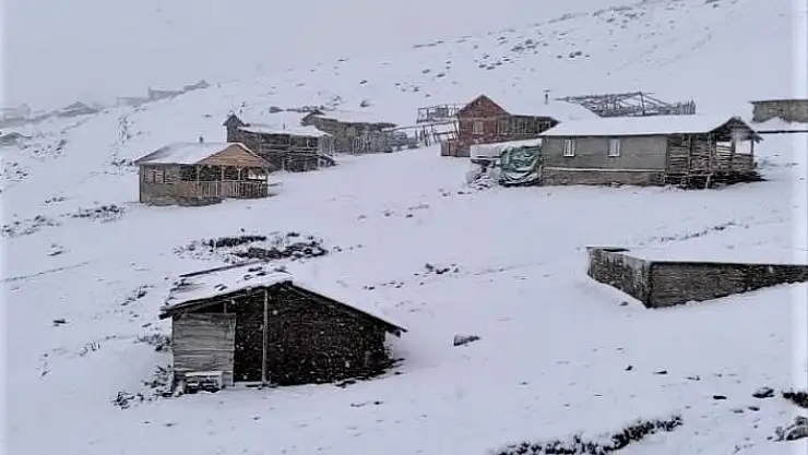 'Sivas´ta mevsimin ilk karı düştü'