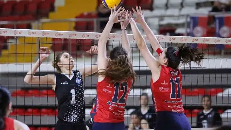 'Sivas´ta oynanan TVF 2. Lig Kadınlar Çeyrek Final etabında ilk gün sona erdi'