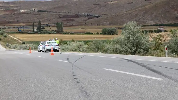 Sivas'ta seyir halinde lastik patladı: 6 yaralı