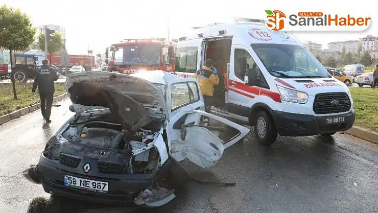 Sivas'ta trafik kazası: 1'i ağır 4 yaralı