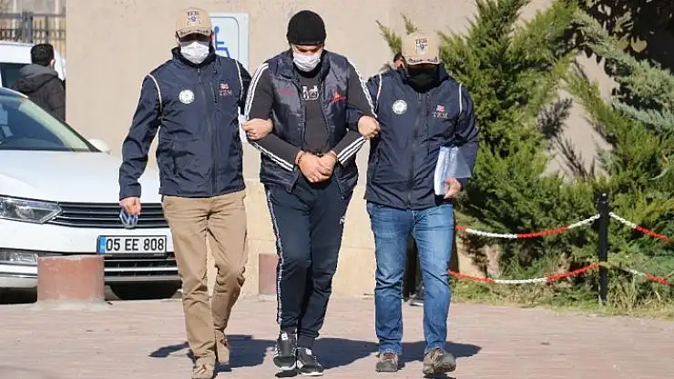 'Sivas´ta yakalanan DEAŞ´lı terörist adliyeye sevk edildi'