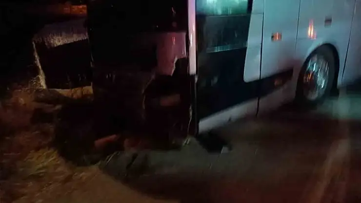 'Sivas´ta yolcu otobüsü ile otomobil çarpıştı: 3 yaralı'