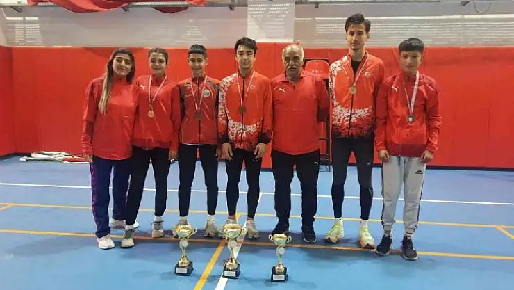 'Sivaslı atletler kupalarla döndü'