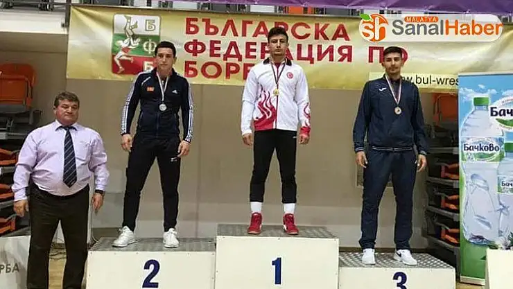 Sivaslı güreşçiler Bulgaristan'dan dereceyle döndü