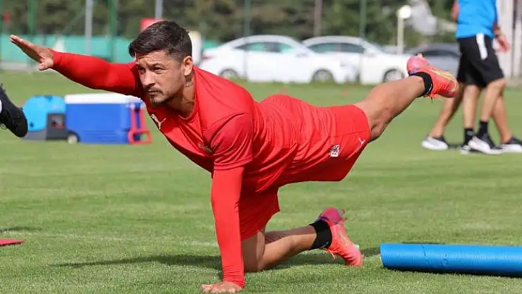 'Sivasspor´da Ahmet Oğuz ceza sınırında'