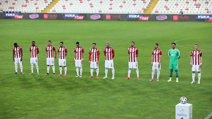 'Sivasspor´da ceza sınırındaki futbolcular kart görmedi'