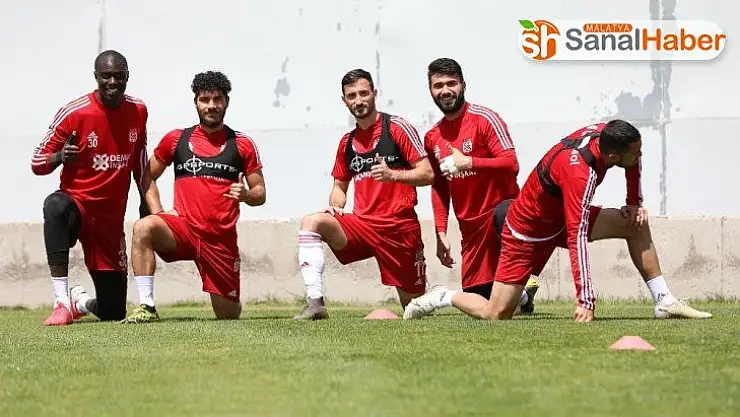 Sivasspor'da Denizlispor mesaisi devam ediyor