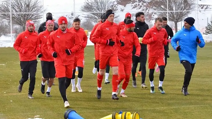 'Sivasspor eksi 7 derecede idman yaptı'