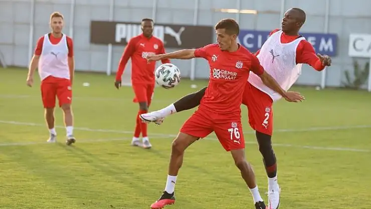 'Sivasspor, günü çift idmanla tamamladı'