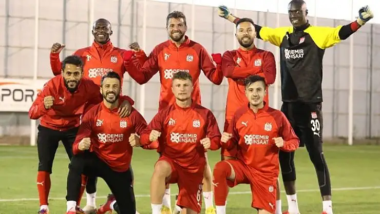 'Sivasspor, günü çift idmanla tamamladı'