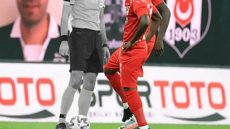 'Sivasspor hakemi kararttı!'