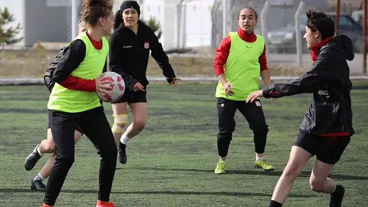 'Sivasspor Kadın Futbol Takımı´nın hedefi Trabzon'