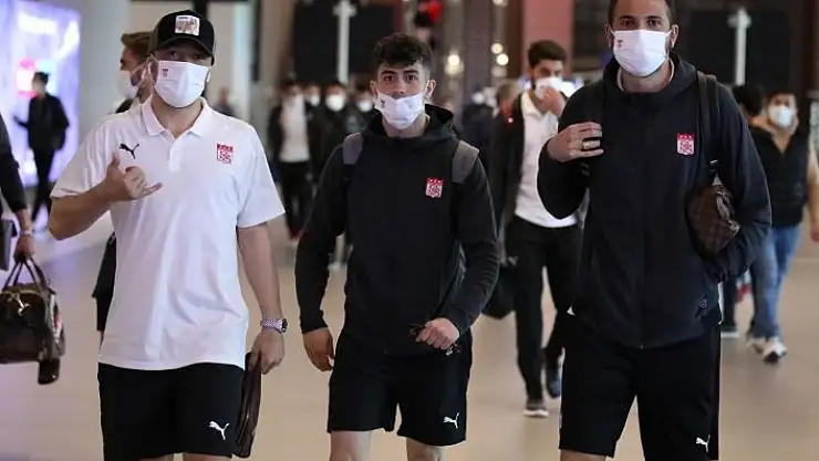 'Sivasspor kafilesi İstanbul´a ulaştı'