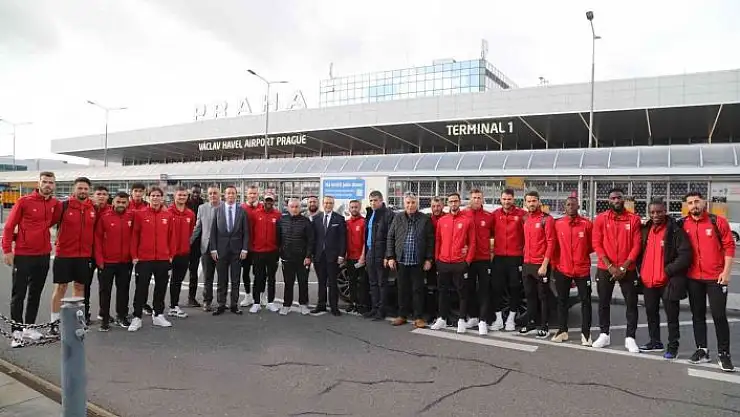 'Sivasspor kafilesi Prag´a ulaştı'