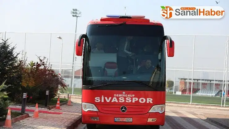 Sivasspor kupa maçı için Ankara'ya gitti