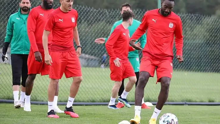 'Sivasspor üç idmanla hazırlıklarına devam etti'