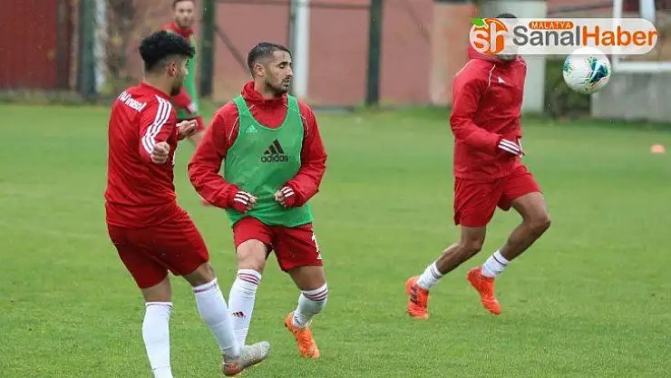 Sivasspor yağmur altında çalıştı