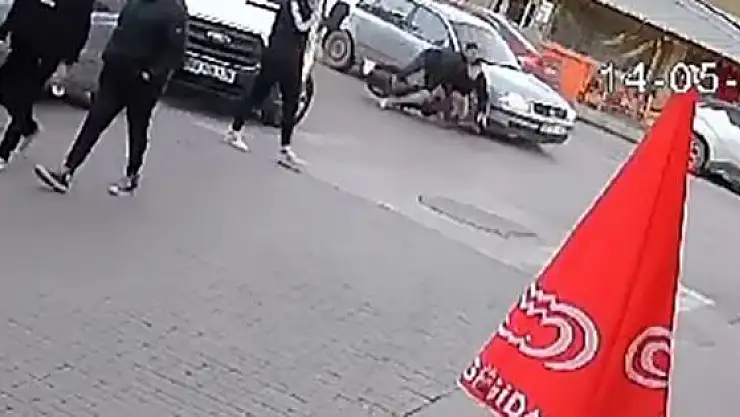 'Sivasta otomobil ile motosiklet çarpıştı, 2 kişi yaralandı: Kaza anı kamerada'