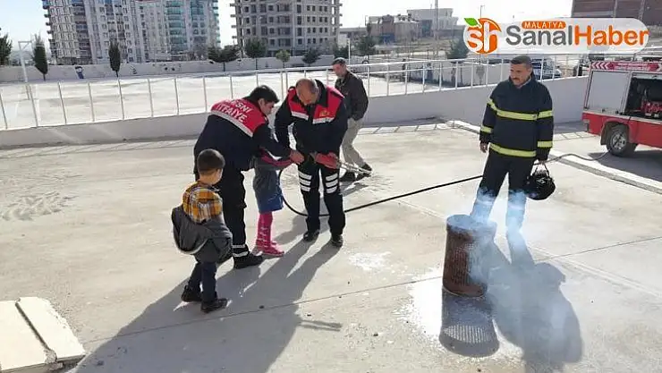 Sivil Savunma Gününde itfaiyeden yangın tatbikatı