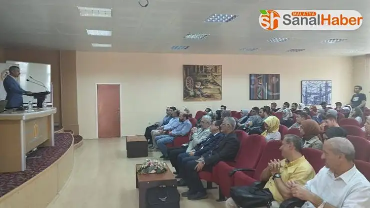 Sosyal Bilimler Akademisi açılışında 'Kent ve Siyaset' sunumu