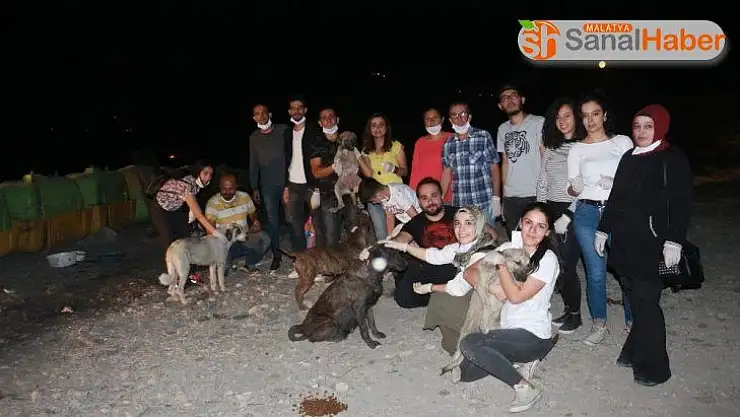 Sosyal medya üzerinden bir araya gelen gençlerden yürekleri ısıtan davranış