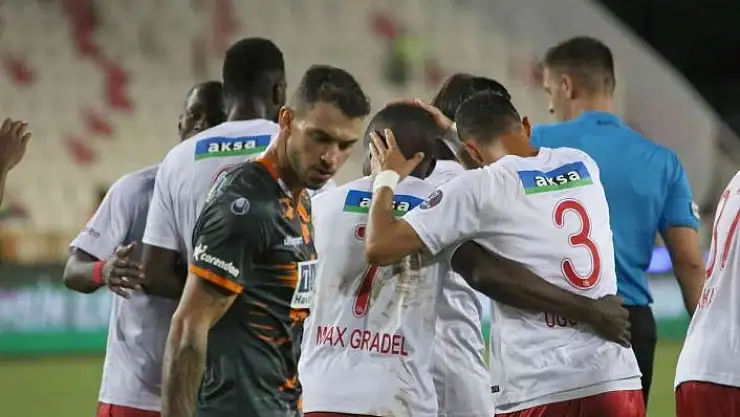 'Spor Toto Süper Lig: DG Sivasspor: 1 - Alanyaspor: 0  (İlk yarı)'