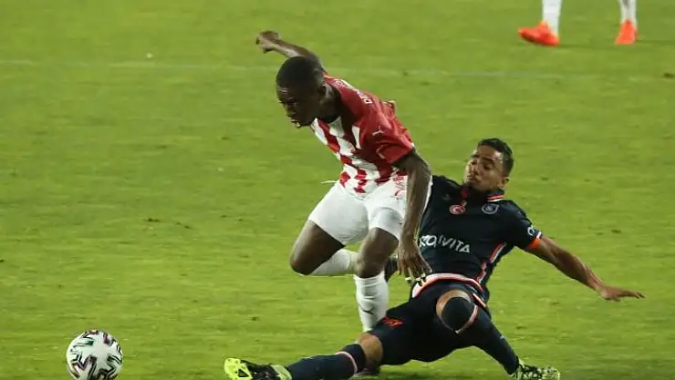 'Süper Lig: D.G. Sivasspor: 0 - Başakşehir: 0 (İlk yarı)'