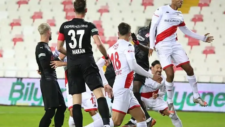 'Süper Lig: DG Sivasspor: 0 - FT Anlatyaspor: 0 (İlk yarı)'