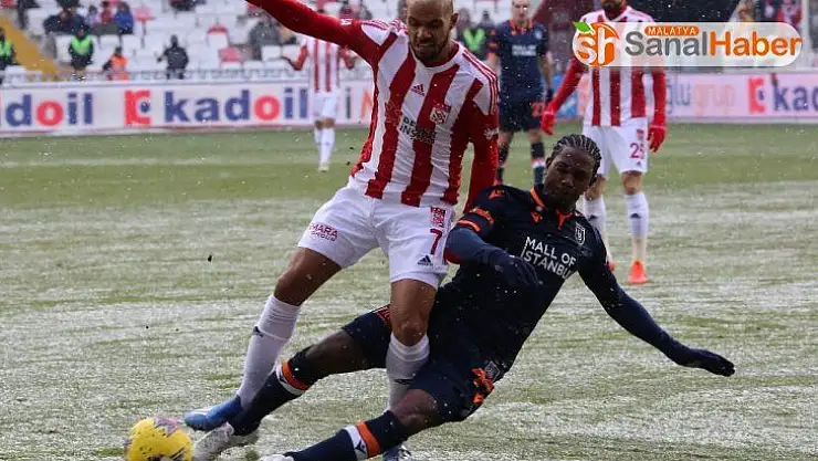 Süper Lig: DG Sivasspor: 0 - Medipol Başakşehir: 0 (İlk yarı)