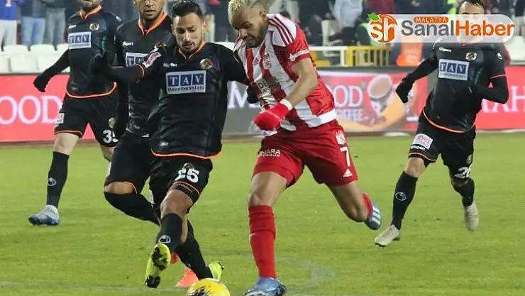 Süper Lig: D.G. Sivasspor: 1 - A. Alanyaspor: 0 (İlk yarı)