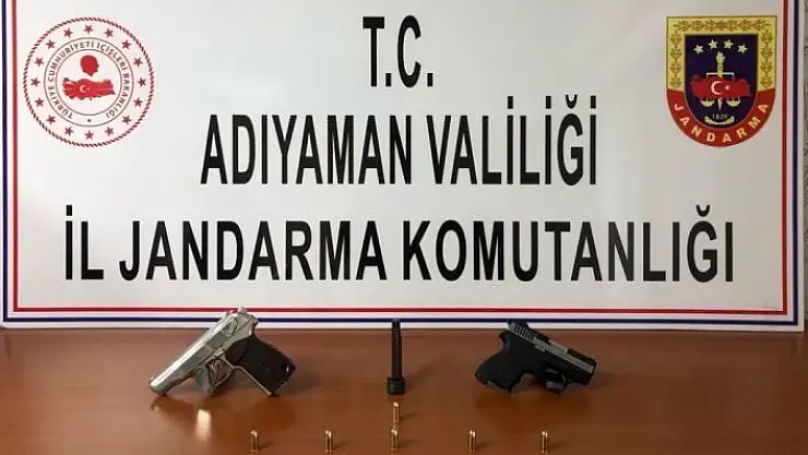 'Şüpheli araçta tabancalar ve mermi ele geçirildi'