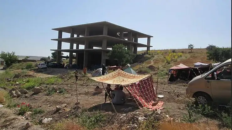 YİMPAŞ ETRAFINA KONAKLAYAN SURİYELİLER KALDIRILDI