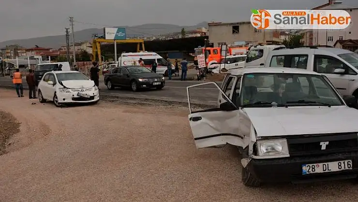 Suşehri'nde trafik kazası: 3 yaralı