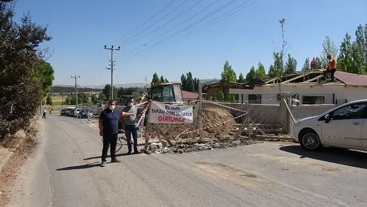 'Tapulu arazilerindeki yolu kapatmaları, evlerinin yıkılmasını engellemedi'