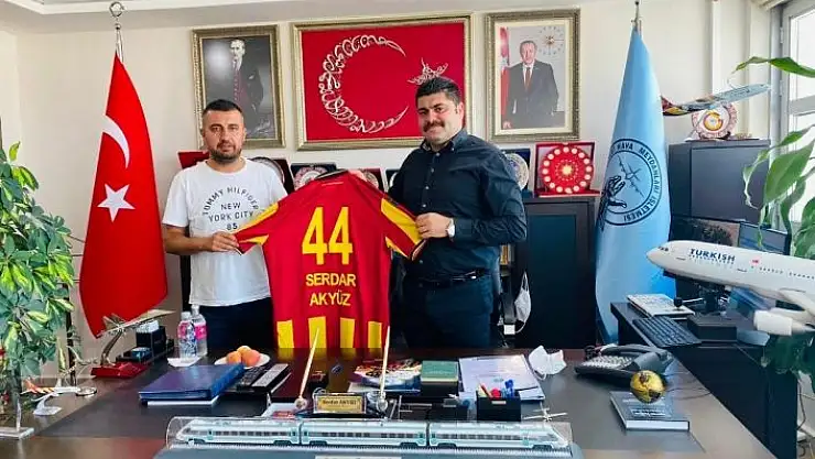 'Taraftarlardan havaalanı müdürüne hayırlı olsun ziyareti'