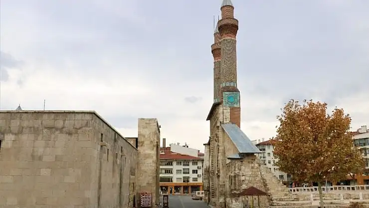 'Tarihi kent meydanında kısıtlamada kartpostallık görüntüler oluştu'