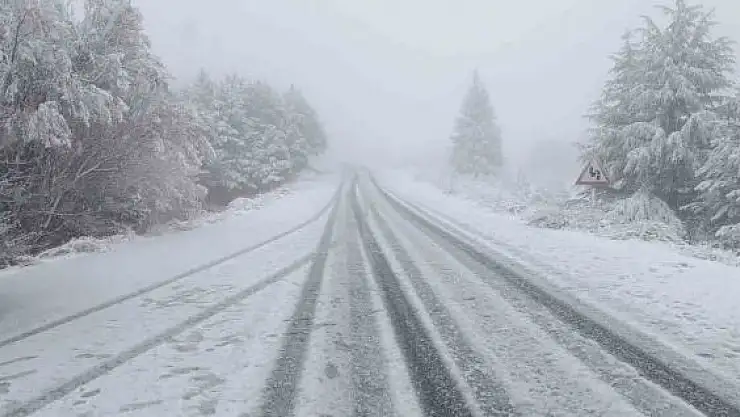 'Tarihi mahalle beyaza büründü'