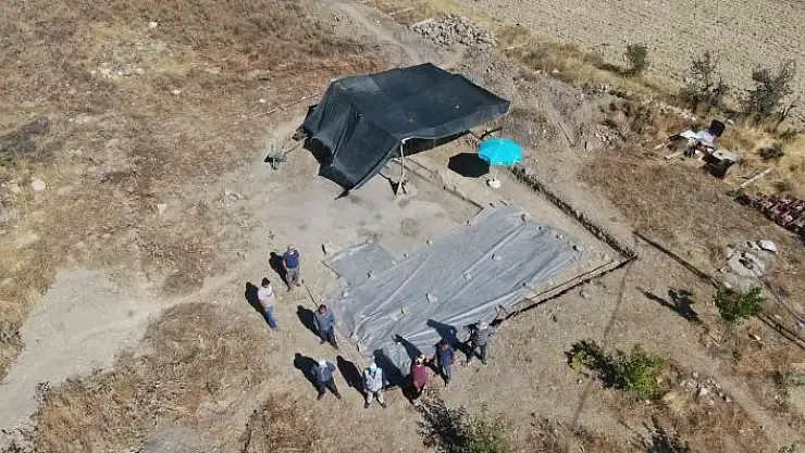 'Tarlada çiftçinin bulduğu tarihi taban mozaikler gün yüzüne çıkarılıyor'