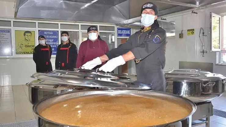 'Taşımalı sistemdeki 3 bin öğrencinin yemeği bu mutfaktan çıkıyor'