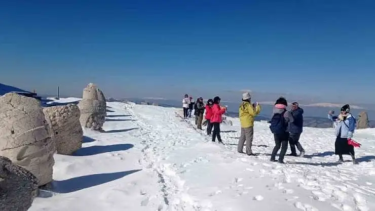 'Taylandlı turistler Nemrutun zirvesinde'