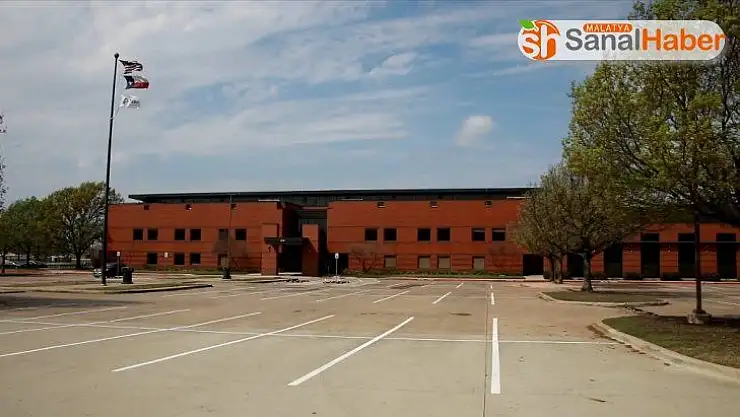 Teksas'da eğitime ara verildi, dükkanlar kapatıldı