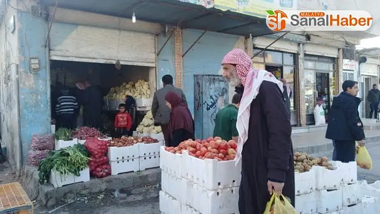 Tel Abyad sokaklarında tezgahlar kuruluyor