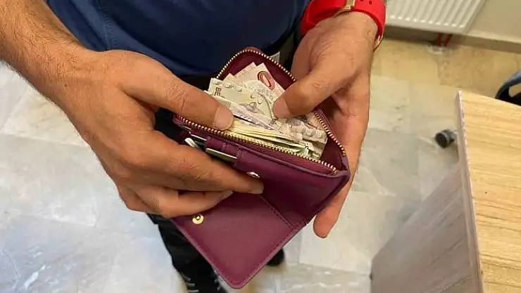 'Temizlik personeli para dolu cüzdanı polise teslim etti'