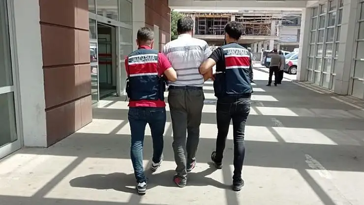 'Teröristlere kıyafet temin eden eski öğretmen tutuklandı'