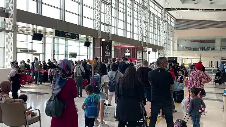 'THY´nin Anadolu´dan yaptığı seferlerdeki gecikmeler aktarmalı yolcuları zora sokuyor'