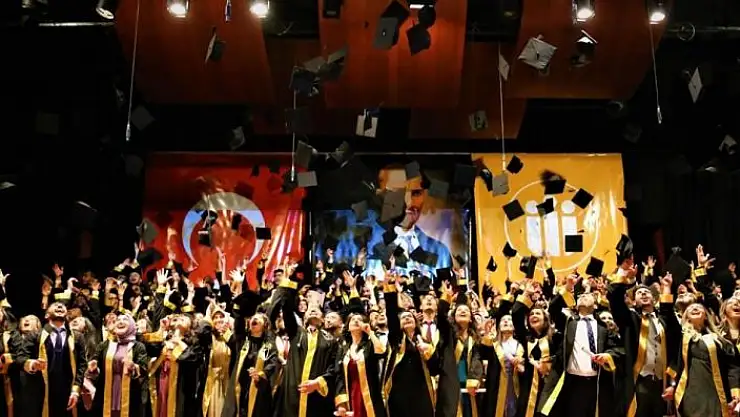 'Tıbbiyelilerde mezuniyet coşkusu'