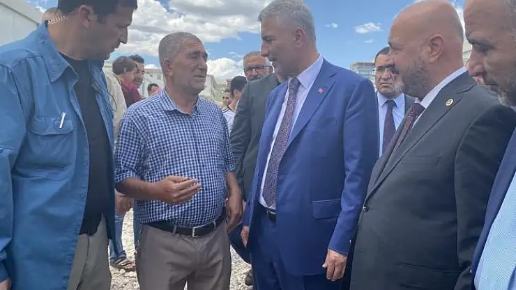 'Ticaret Bakanı Bolat depremzedelerle bir araya geldi'