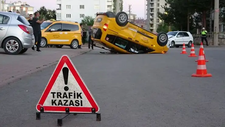 'Ticari taksiyle otomobil çarpıştı: 7 yaralı'